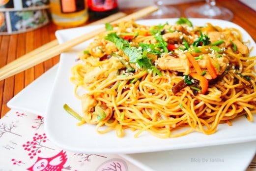 Nouilles chinoises parvées (végétariennes) aux légumes et sauce soja -  Pâtisseries et gourmandises