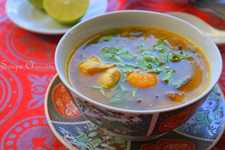 Soupe chinoise aux crevettes, poulet & vermicelles · Aux délices du palais