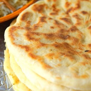 Cheese naan (pain indien au fromage)