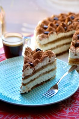 Layer cake Tiramisu (gâteau à étages)