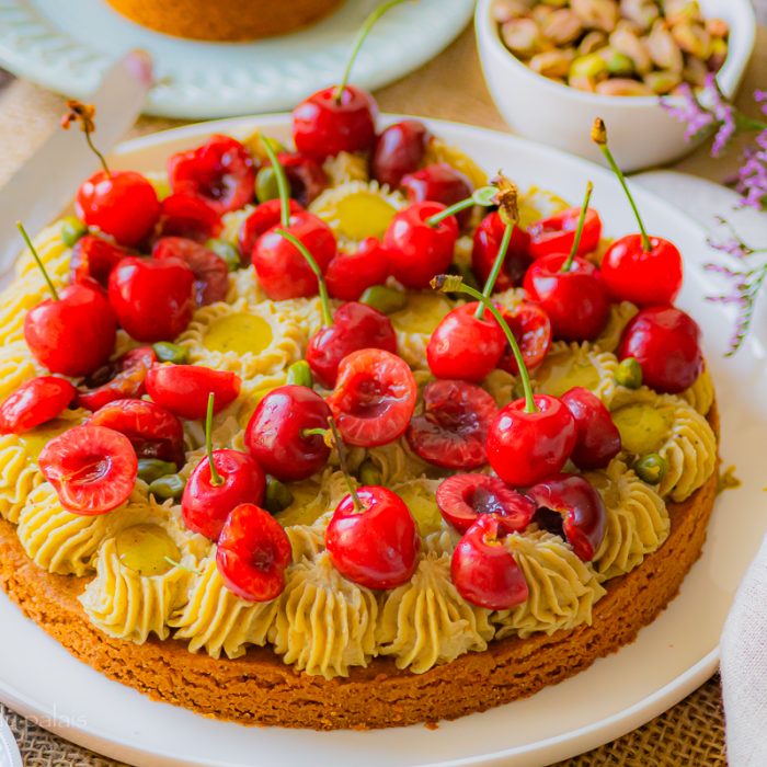 Tarte aux cerises sur sablé breton