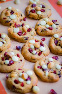 Cookies Chocolat Blanc Cranberries Et Noix De Macadamia · Aux Délices ...