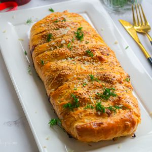 Feuilleté tressé de saumon aux poireaux