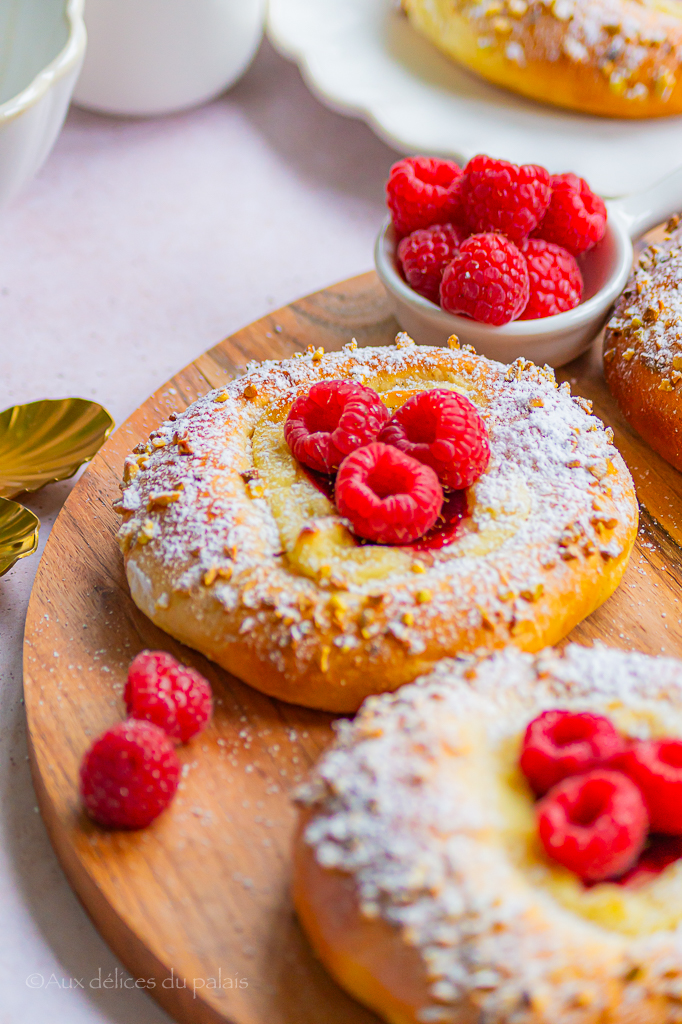 Brioches moelleuses à la crème pâtissière