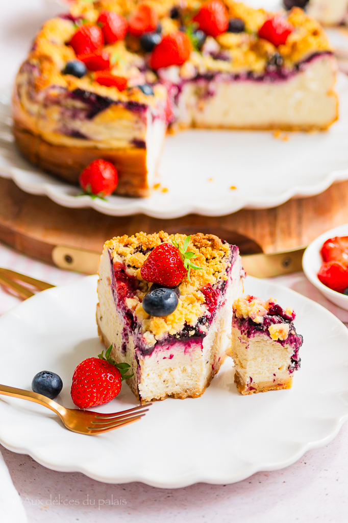 Délice Suédois : Cheesecake aux Fruits Rouges et Crumble Croquant