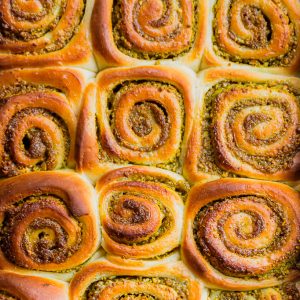 Brioche roulée à la pistache façon Cinnamon rolls