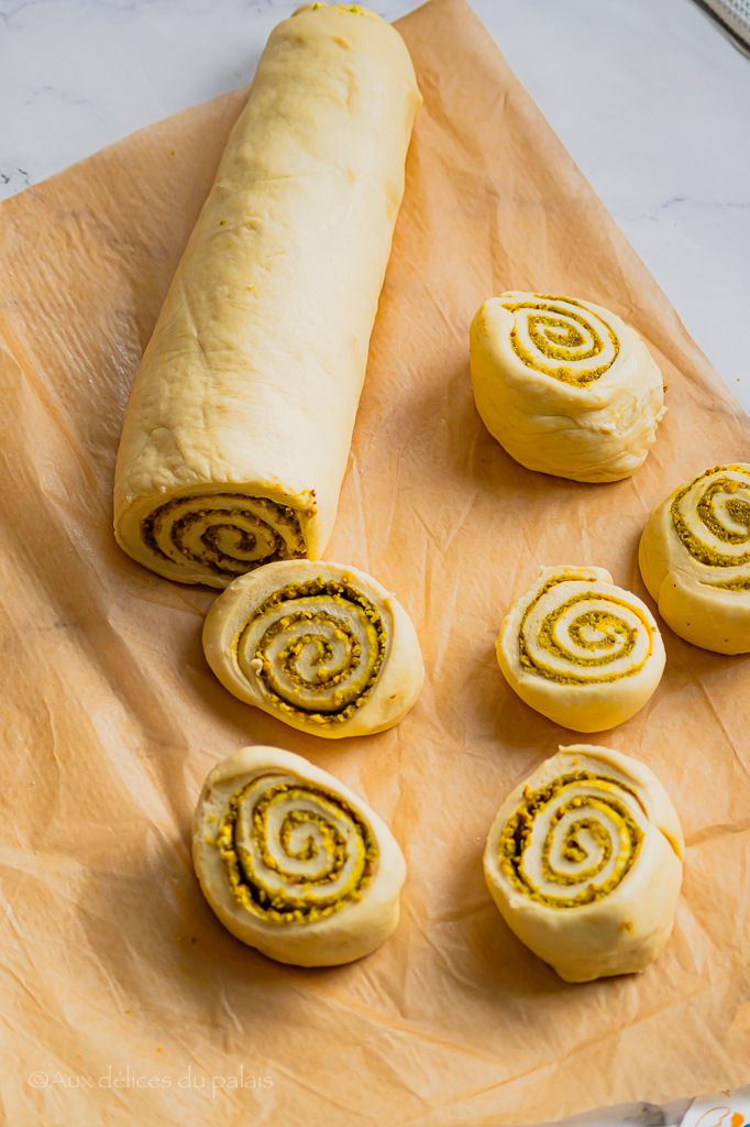 brioche Rolls à la pistache et cardamome