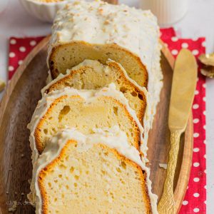 Cake vanille au lait concentré sucré glaçage rocher