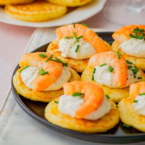 Blinis apéritif aux crevettes et fromage frais