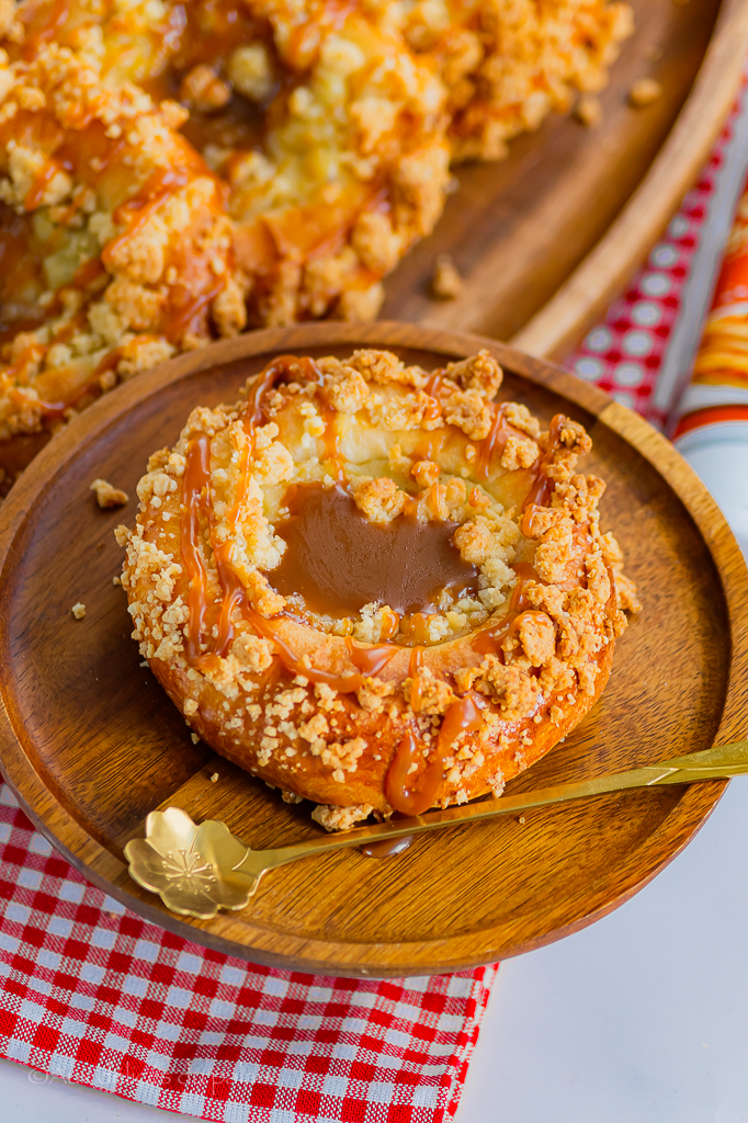 Brioche à la crème crumble et caramel beurre salé