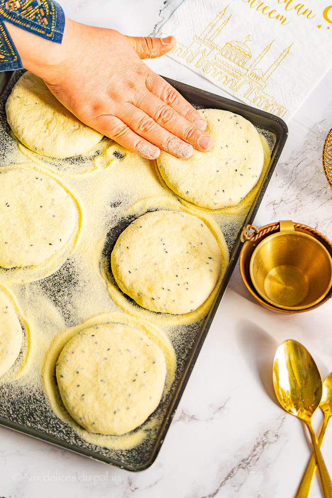 Recette pain Matlouh à la semoule extra fine et nigelle 